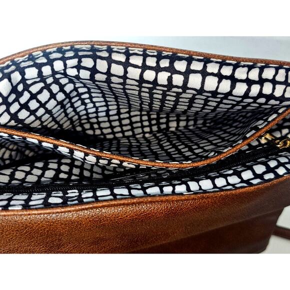 Moda Luxe Crossbody55 - Picture 9 of 15